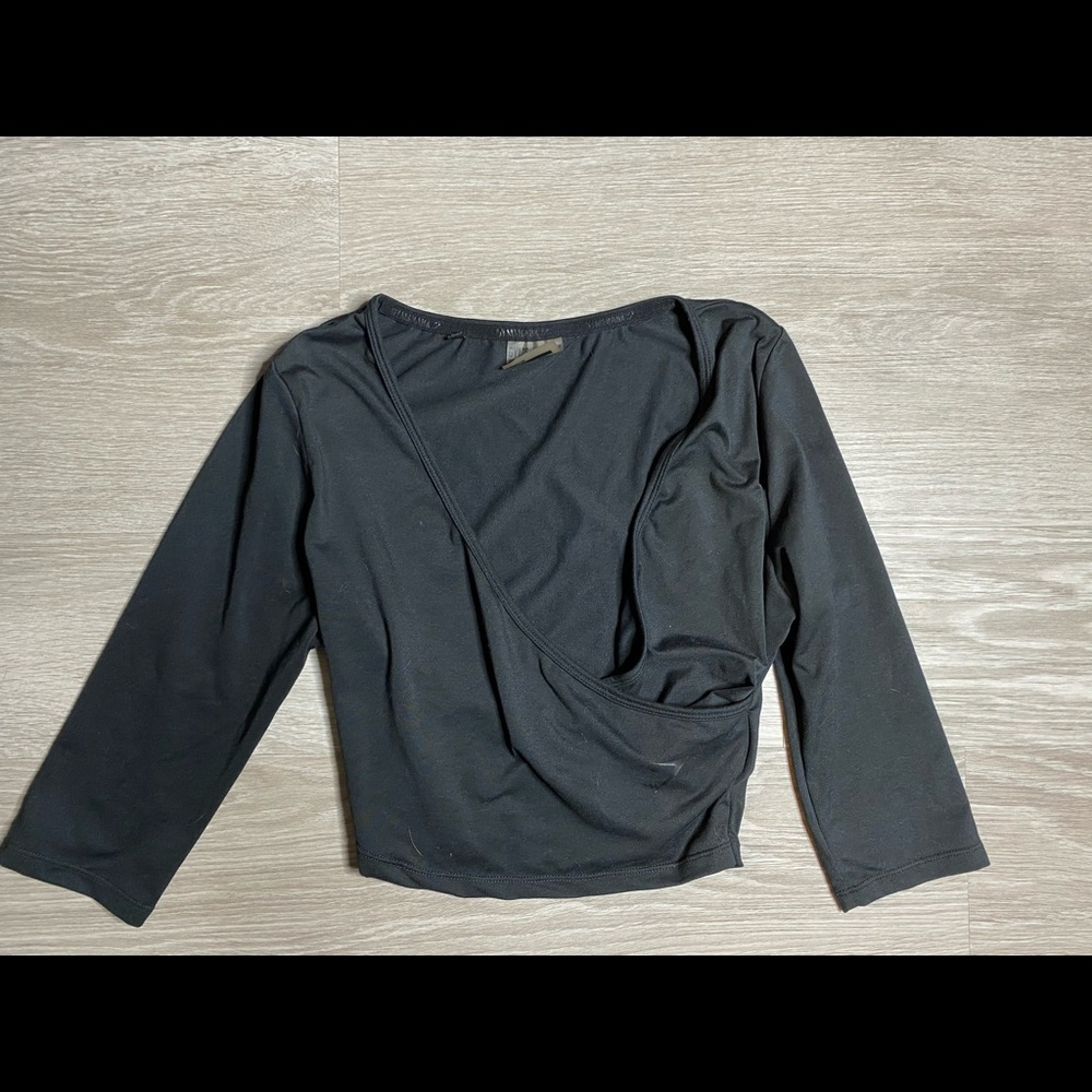 SOLD-Black Gymshark 3/4 Sleeve top